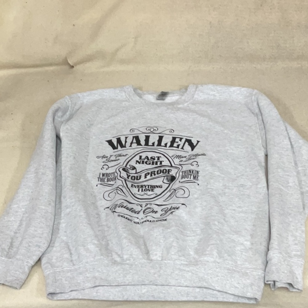 EUC Woman’s Morgan Wallen sweatshirt